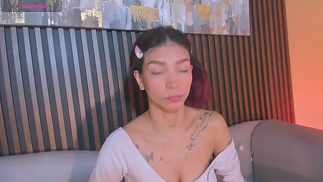 LauraAristizabal online show from September 15, 2025, 1:00 pm