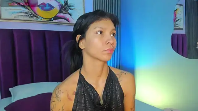 LauraAristizabal online show from November 1, 2025, 12:40 pm