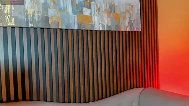 LauraAristizabal online show from December 18, 2025, 12:33 pm