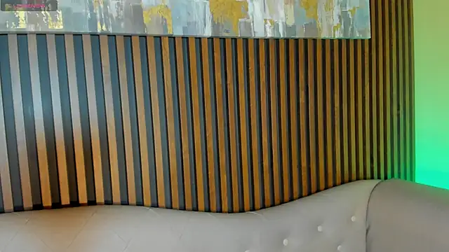 LauraAristizabal online show from December 21, 2025, 12:56 pm