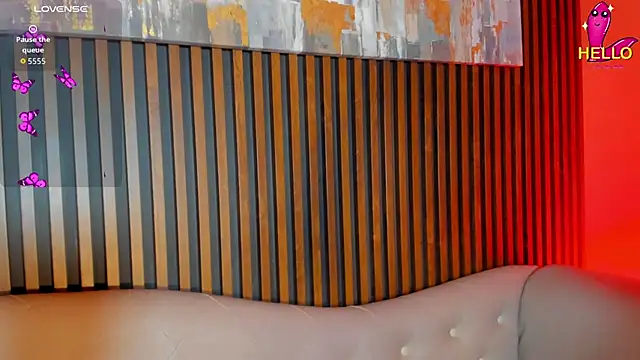 LauraAristizabal online show from December 22, 2025, 12:46 pm