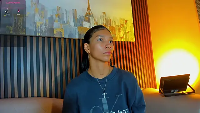 LauraAristizabal online show from March 5, 2026, 12:34 pm