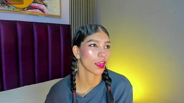 Snapshot of LauraAristizabal chatting on April 25, 2026, 12:30 pm LauraAristizabal online show from April 25, 2026, 12:30 pm