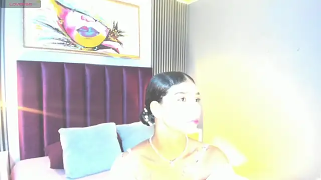 Snapshot of LauraAristizabal chatting on April 28, 2026, 12:43 pm LauraAristizabal online show from April 28, 2026, 12:43 pm