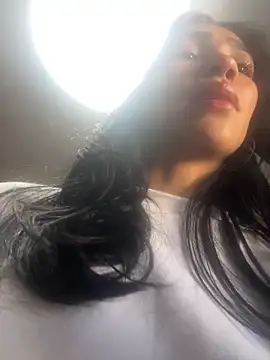 Snapshot of LauraAristizabal chatting on June 4, 2026, 12:00 pm LauraAristizabal online show from June 4, 2026, 12:00 pm