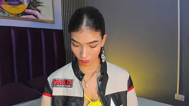Snapshot of LauraAristizabal chatting on June 17, 2026, 12:07 pm LauraAristizabal online show from June 17, 2026, 12:07 pm