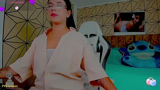 vane lopez  online show from March 23, 2026, 7:29 pm