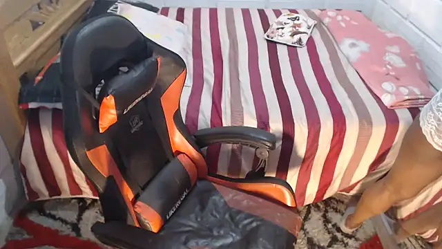 sexyjustin202 online show from February 4, 2025, 2:39 am