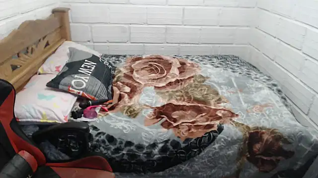 sexyjustin202 online show from September 17, 2025, 10:22 pm