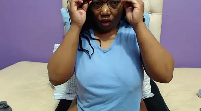 Snapshot of PeachAss4UU chatting on February 27, 2025, 5:24 am PeachAss4UU online show from February 27, 2025, 5:24 am