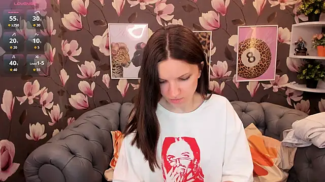 Snapshot of MelaniGrand chatting on May 11, 2026, 8:20 am MelaniGrand online show from May 11, 2026, 8:20 am