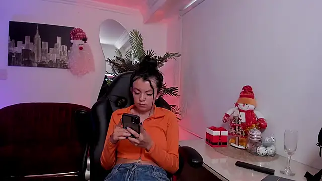 Meghan320 online show from December 31, 2024, 6:13 pm