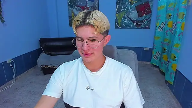 patrik 027 online show from November 25, 2025, 8:09 pm