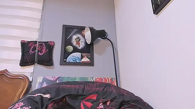 Snapshot of damn_fox chatting on December 20, 2024, 7:01 am damn fox online show from December 20, 2024, 7:01 am