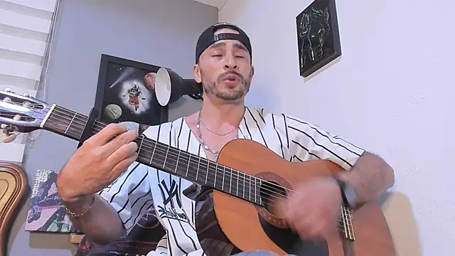 Snapshot of damn_fox chatting on March 20, 2025, 7:25 am damn fox online show from March 20, 2025, 7:25 am