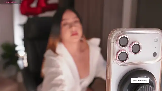 KAREN17 online show from April 14, 2026, 11:44 pm