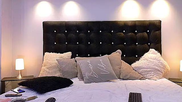 MiahWindsor online show from December 4, 2024, 9:57 pm