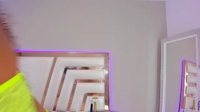 Aisharhodes00 online show from February 4, 2026, 9:09 pm