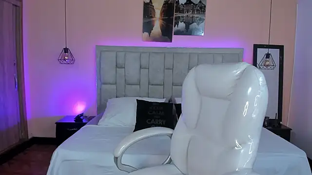 Snapshot of Stefhanyblow chatting on December 3, 2024, 10:29 pm Stefhanyblow online show from December 3, 2024, 10:29 pm