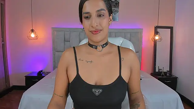 Snapshot of Stefhanyblow chatting on December 22, 2024, 10:17 am Stefhanyblow online show from December 22, 2024, 10:17 am