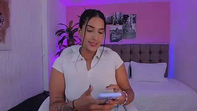 Snapshot of Stefhanyblow chatting on January 25, 2025, 4:13 am Stefhanyblow online show from January 25, 2025, 4:13 am