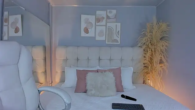 Snapshot of Stefhanyblow chatting on February 7, 2025, 12:20 am Stefhanyblow online show from February 7, 2025, 12:20 am