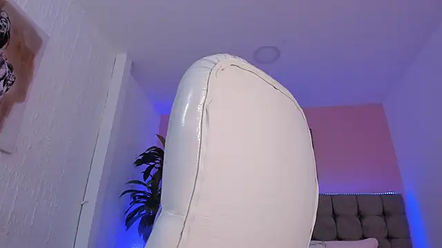 Snapshot of Stefhanyblow chatting on February 8, 2025, 6:01 am Stefhanyblow online show from February 8, 2025, 6:01 am