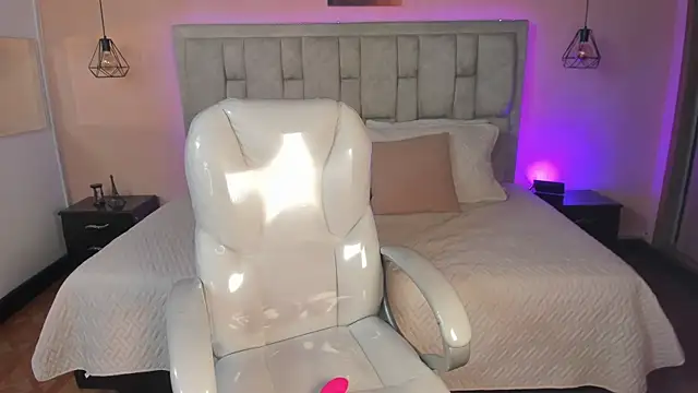 Snapshot of Stefhanyblow chatting on September 13, 2025, 10:53 pm Stefhanyblow online show from September 13, 2025, 10:53 pm