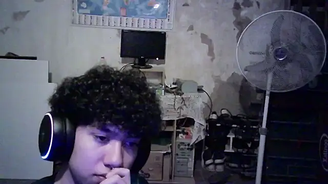 Snapshot of Emv2 chatting on March 23, 2026, 12:36 am Emv2 online show from March 23, 2026, 12:36 am