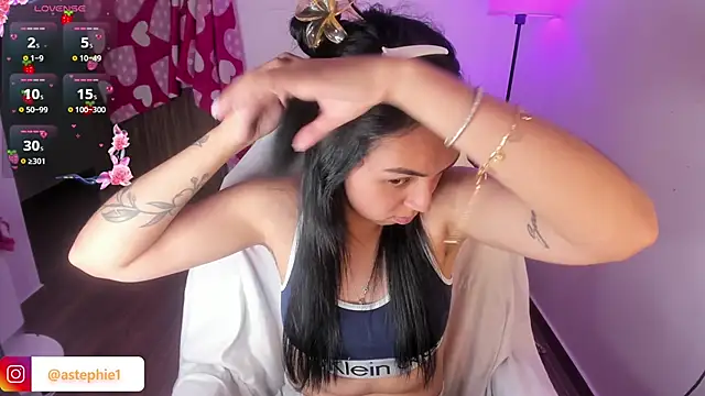 Miss Nicole online show from November 27, 2025, 8:22 pm