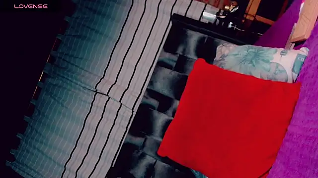 Snapshot of CharlotteBigCock chatting on February 21, 2025, 3:43 pm CharlotteBigCock online show from February 21, 2025, 3:43 pm