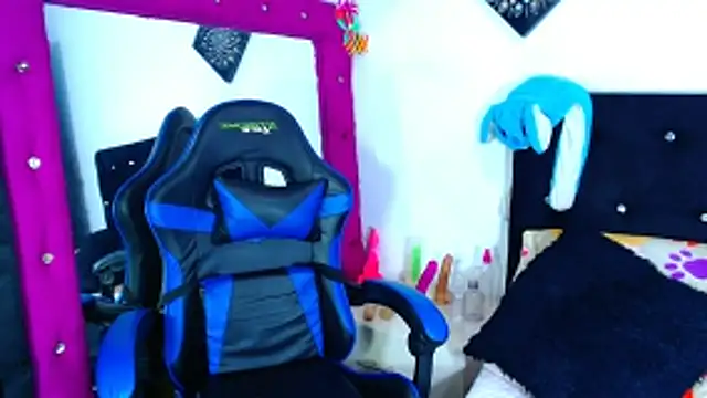 Jenng18 online show from April 4, 2026, 5:06 am