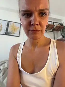 Snapshot of Suesse_Schnitte chatting on May 30, 2026, 10:01 am Suesse Schnitte online show from May 30, 2026, 10:01 am