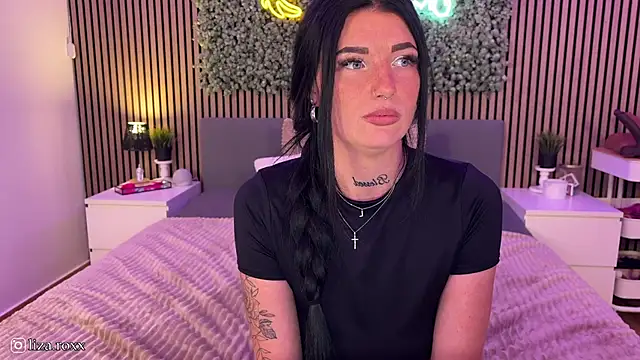 Snapshot of LizaRoxx chatting on October 6, 2025, 7:11 pm LizaRoxx online show from October 6, 2025, 7:11 pm