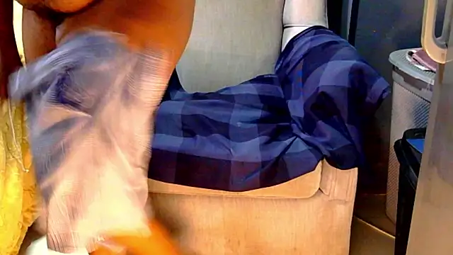 CharlesBlk79  online show from December 5, 2025, 4:03 pm