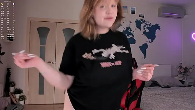 LisaLaas online show from December 21, 2024, 3:31 pm