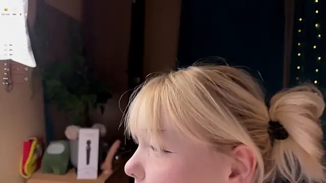 Snapshot of LisaLaas chatting on February 13, 2026, 8:27 pm LisaLaas online show from February 13, 2026, 8:27 pm