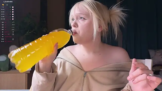Snapshot of LisaLaas chatting on March 21, 2026, 7:28 pm LisaLaas online show from March 21, 2026, 7:28 pm