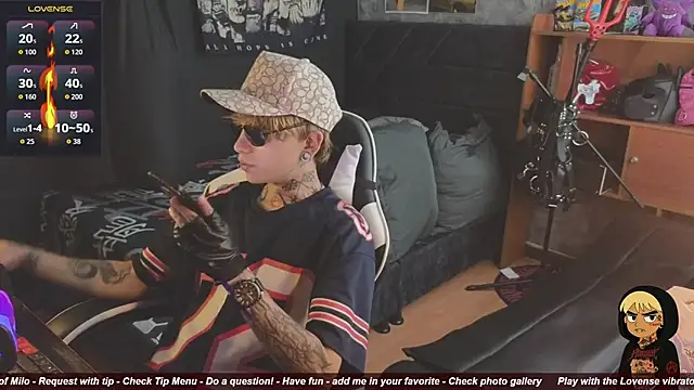 AcidMilo online show from December 5, 2025, 5:31 pm