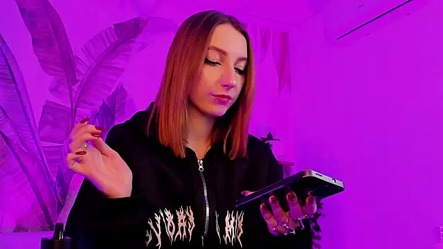PrettyReckess online show from January 10, 2025, 7:57 am