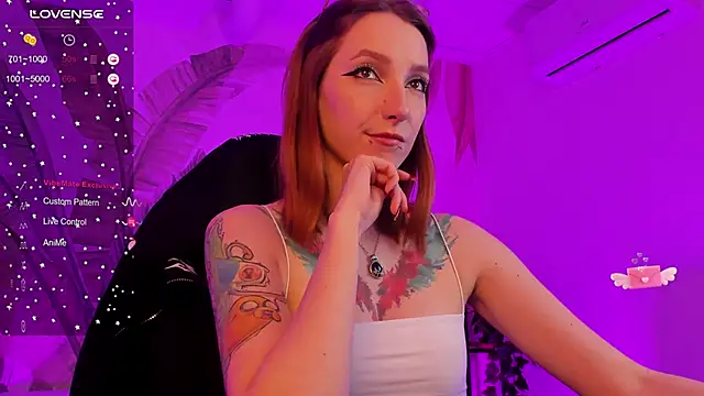 PrettyReckess online show from February 6, 2025, 2:37 pm