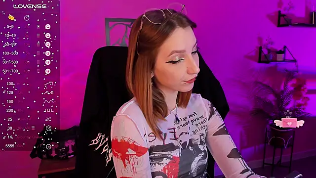 PrettyReckess online show from February 7, 2025, 9:58 am