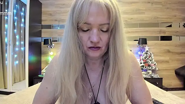 TrueFoxyyy online show from January 29, 2025, 3:37 pm