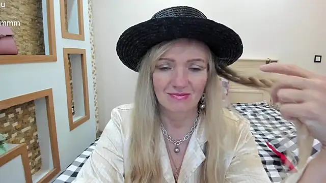 TrueFoxyyy online show from March 5, 2025, 7:49 pm