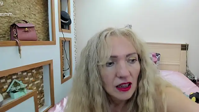 TrueFoxyyy online show from March 8, 2025, 1:47 pm