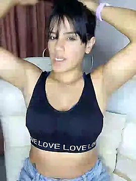 zhayra rose online show from January 14, 2025, 3:01 am