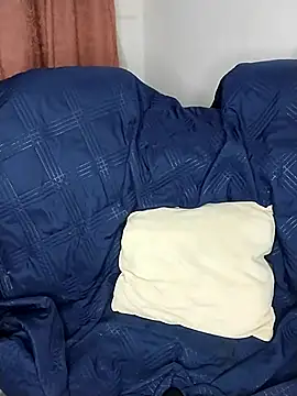 zhayra rose online show from March 21, 2025, 6:27 am