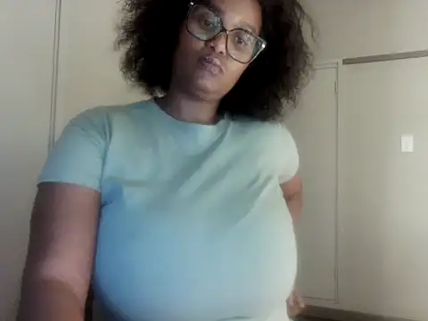 Snapshot of Charlie-Crawford chatting on October 13, 2025, 4:29 pm Charlie-Crawford online show from October 13, 2025, 4:29 pm