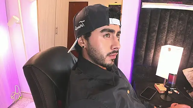 ItsMeEros online show from April 12, 2026, 10:26 pm