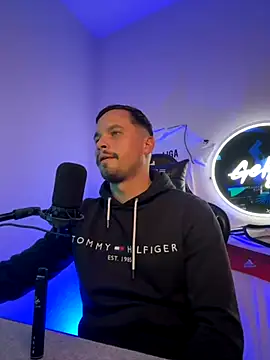 Jonkitzler1 online show from December 1, 2025, 5:07 pm